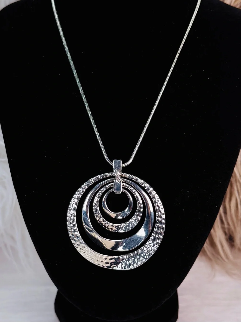 Silver Tone Concentric Circle Hammered Pendant Necklace Sculptural Statement
